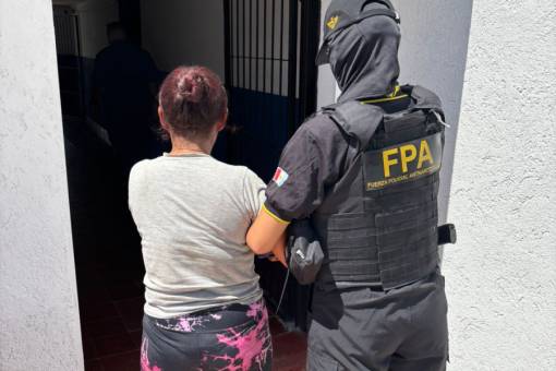 Con gomeras lanzaban drogas a la Carcel de Cruz del Eje
